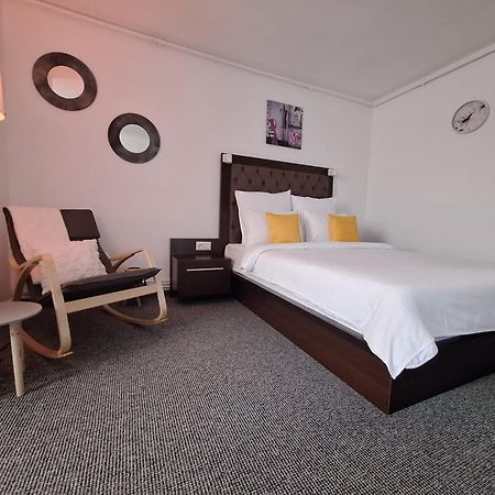 Onyx - Radiance Aparthotel Braşov Buitenkant foto